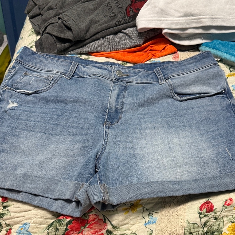 Time and Tru Light Wash Rolled Hem Denim Shorts